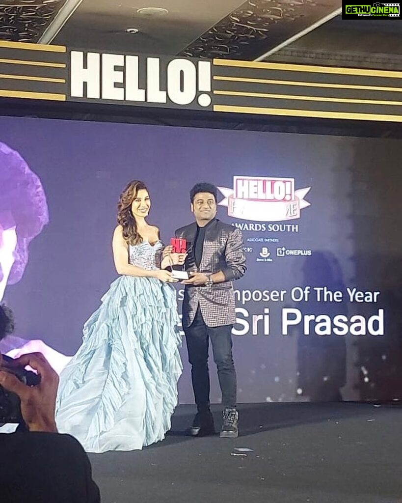 Devi Sri Prasad Instagram - Thank You so much dear HELLO AWARDS for honouring me with the COMPOSER OF THE YEAR Award last night !! 🎶🎶🙏🏻🙏🏻 Thank U @sophiechoudry .. U were wonderful on Stage ! And U sang so well on stage, the spontaneous #OoAntavaOoOoAntava 👌🏻🤟🏻🎶💃 And ThankU my dear friend @archithanarayanamofficial for putting together this cool outfit in d Last min n helping me out ! 🤗🎶