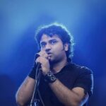 Devi Sri Prasad Instagram – One of my Most Fav Pics from one of my Stage Performances !! 🎶🎙️🎶

#MusicIsLife 🎶❤️🎶
#DspLive