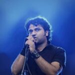 Devi Sri Prasad Instagram - One of my Most Fav Pics from one of my Stage Performances !! 🎶🎙️🎶 #MusicIsLife 🎶❤️🎶 #DspLive