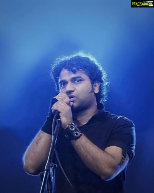 Devi Sri Prasad Instagram - One of my Most Fav Pics from one of my Stage Performances !! 🎶🎙️🎶 #MusicIsLife 🎶❤️🎶 #DspLive