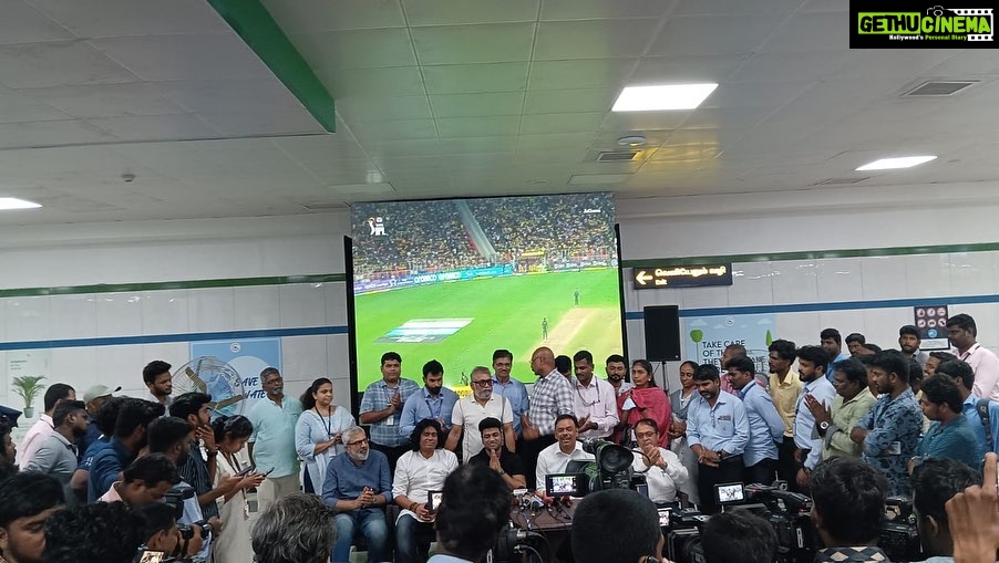 Devi Sri Prasad Instagram - It was an absolute pleasure to inaugurate d SCREENS at METRO STATIONS 4 IPL Matches.. 😍🤟🏻 & ThankU #CMRL #ChennaetroRailwayLimited 4 the special Metro Train Journey,showing me d whole operation..was so impressed wit d Punctuality,Safety & Comfort🙏🏻 International Standard.. Lets all use it more🚊 @mandolinrajesh