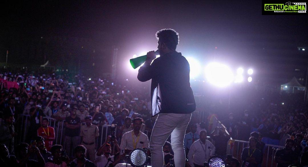 Devi Sri Prasad - 59.2K Likes - Thank You Dear #VITvijayawada #vitopia #vitopia2023
For all the LOVE ❤️🙏🏻🎶
Truly enjoyed performing for U all !!
Great Energyyyy !!!
🎶🎶❤️❤️
Loved d way U all went Crazy for #PacchaniGottam Act !
#DontStopDancing
#PoonakaluLoading
🕺🎶💃
ThankU @rahultaluru for these Amazing Pics !!