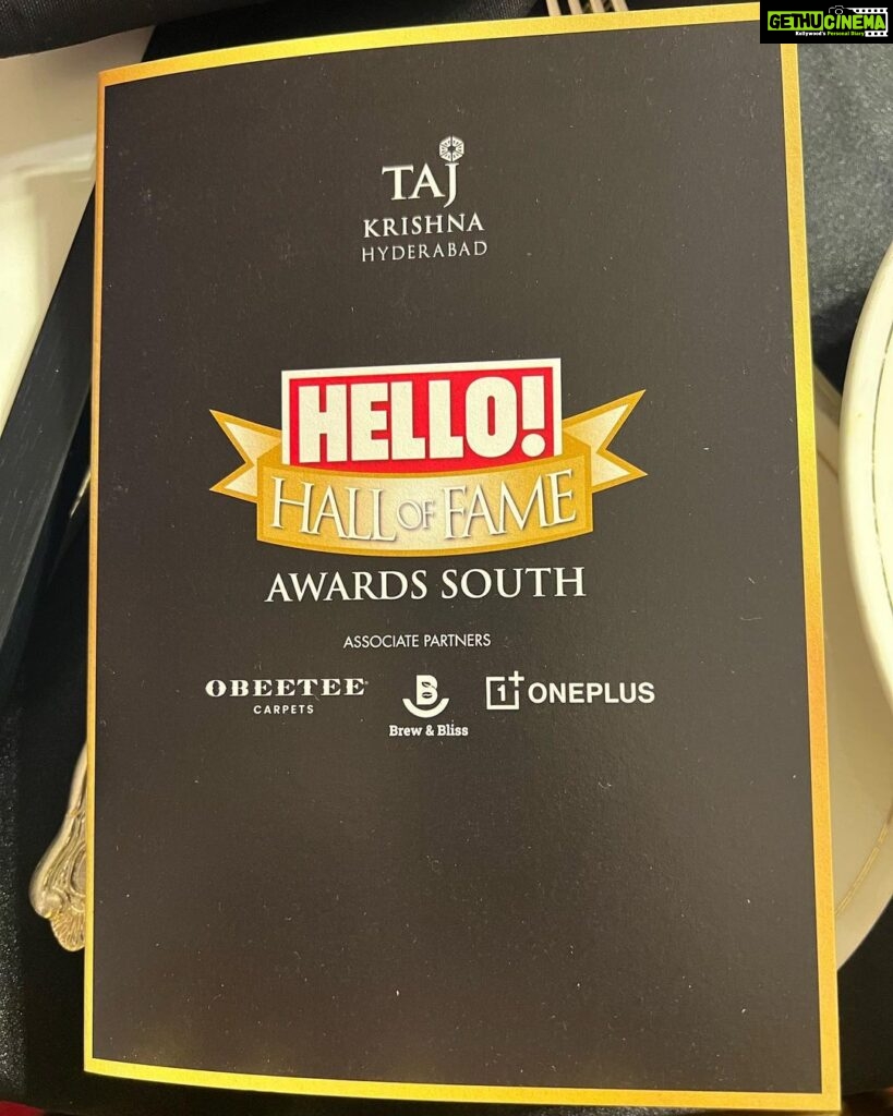 Devi Sri Prasad Instagram - Thank You so much dear HELLO AWARDS for honouring me with the COMPOSER OF THE YEAR Award last night !! 🎶🎶🙏🏻🙏🏻 Thank U @sophiechoudry .. U were wonderful on Stage ! And U sang so well on stage, the spontaneous #OoAntavaOoOoAntava 👌🏻🤟🏻🎶💃 And ThankU my dear friend @archithanarayanamofficial for putting together this cool outfit in d Last min n helping me out ! 🤗🎶