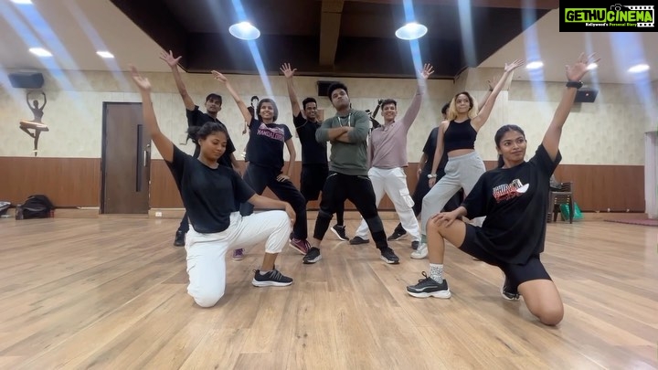 Devi Sri Prasad Instagram - Getting Ready to Set the Stage on Fire! 🔥The energy is soaring as talented dancers are rehearsing with Rockstar @thisisdsp sir beautifully choreographed by @hormuzdkhambata to bring the vibrant beats to life, igniting the stage with their electrifying moves.🔥The anticipation builds, and the passion intensifies, as we prepare to take you on a breathtaking journey through music and dance.🌟🎵Witness the magic unfold as Devi Sri Prasad, the maestro of music, gears up for DSP Live in KL Oo Solriya Tour! Get your tickets now! Ticket link in our bio @hdentertainmentmy @hdentertainmentmy @hdentertainmentmy #DspOoSolriyaTour #GETREADYLAAAA! #PartywithDSP #rockstarDSP #DSP2023withHD #DSP #DaddyMummy #ooantavamava #oosolriyamama #concertDSP #rockfestDSP #rockfest2023DSP #Bullet #musicfestDSP #livemusicDSP #liveperformanceDSP #rocknrollDSP #DSPstageperformance #enjoydancewithDSP #DspLivelnKL #DspLive #dspliveinconcert