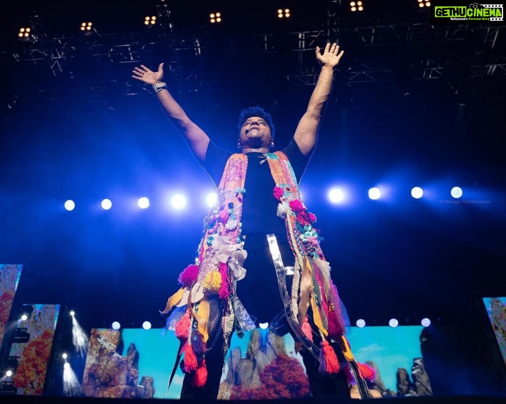 Devi Sri Prasad Instagram - 🔥🎶DSP's stage presence was nothing short of electric! From start to finish, his #energetic #performance left us in awe!🌟. Every photo📸 captures the pure #joy and #passion he exudes, as the crowd #danced and sang along. It was an unforgettable night, filled with laughter and music that #resonated deep within our souls. DSP's magnetic energy created an atmosphere that will be cherished forever. Thank you, @thisisdsp & @hdentertainmentmy , for the #incredible #experience that will forever be etched in our #hearts! 🤘❤#DSPConcert #EnergeticEntertainer #UnforgettableNight #devisriprasad #dsp #musiccomposer #concert #ringaringa #dhinkachika Bukit Jalil National Stadium