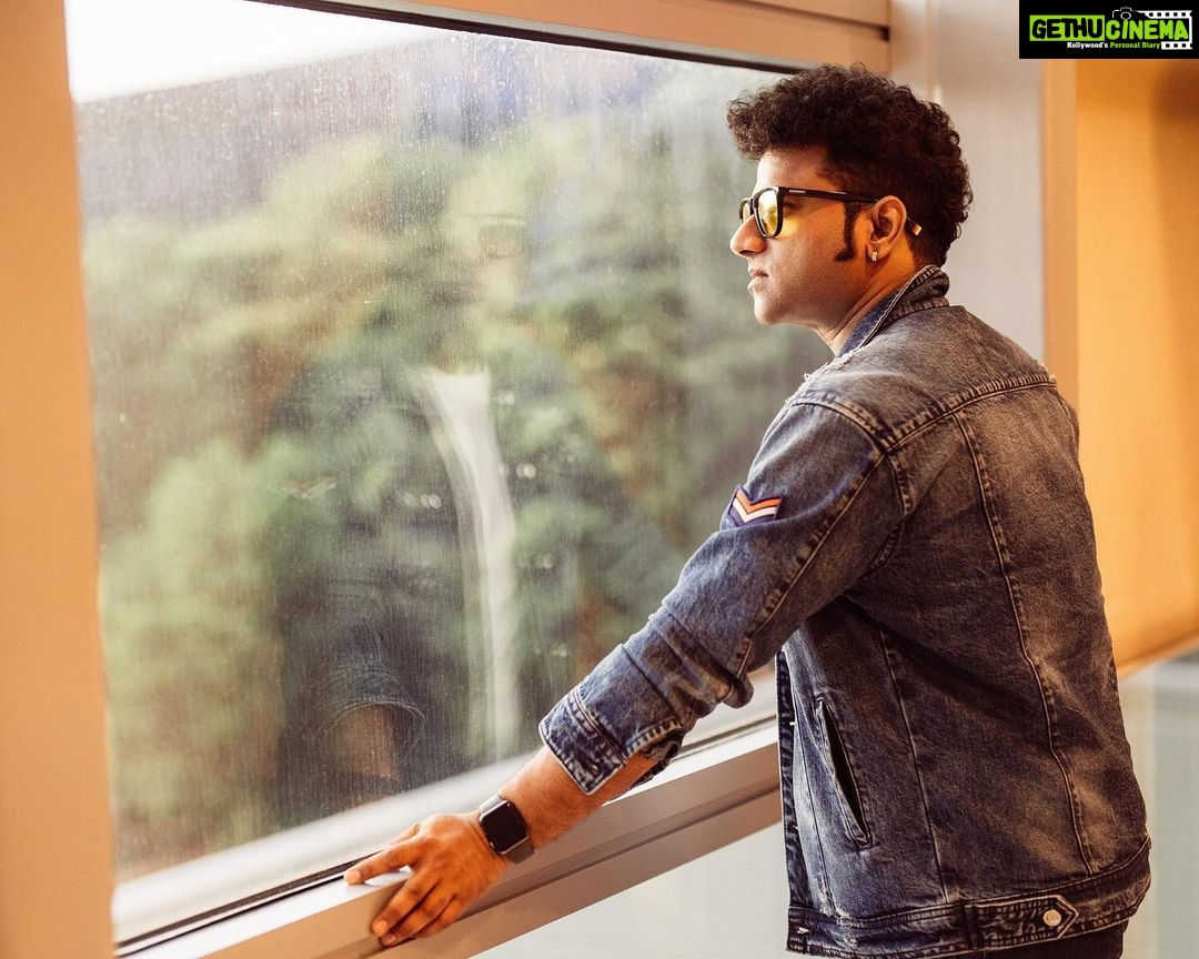 Devi Sri Prasad Instagram - 🔥 The Eagle has landed and is ready to rock your world! 🦅🎸 The phenomenal music director DSP has arrived for our much-awaited concert on May 27th, 2023! Get ready to be swept off your feet by the pulsating beats, electrifying melodies, and mind-blowing performances that DSP is renowned for 🤘🎶 . . . #DSPConcert #MusicMagic #ReadyToRock #DspOoSolriyaTour #GETREADYLAAAA! #PartywithDSP #rockstarDSP #DSP2023withHD #DSP #DaddyMummy #ooantavamava #oosolriyamama #rockfestDSP #dspliveinconcert @hdentertainmentmy @thisisdsp KLIA - Kuala Lumpur International Airport