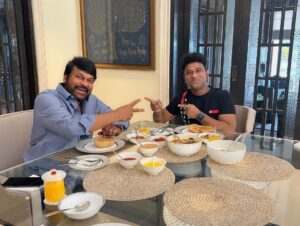 Devi Sri Prasad Instagram - BREAKFAST with the BOSS ❤️😍

What a SUNDAY😍

ThankU dear @chiranjeevikonidela sirrr for d lovely Breakfast and the Amazing time ❤️🎶🤗🙏🏻

U always make Us Feel Special !!
Thats why U r always SUPER DUPER SPECIAL for Us !! Love U sirrr ❤️🎶🤗🙏🏻

ThankU dear @sushmitakonidela 4 dis lovely pic🎶🤗

@konidelapro