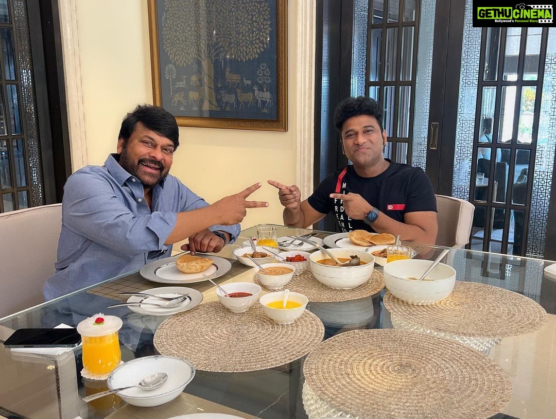 Devi Sri Prasad - 120.8K Likes - BREAKFAST with the BOSS ❤️😍
What a SUNDAY😍
ThankU dear @chiranjeevikonidela sirrr for d lovely Breakfast and the Amazing time ❤️🎶🤗🙏🏻
U always make Us Feel Special !!
Thats why U r always SUPER DUPER SPECIAL for Us !! Love U sirrr ❤️🎶🤗🙏🏻
ThankU dear @sushmitakonidela 4 dis lovely pic🎶🤗
@konidelapro