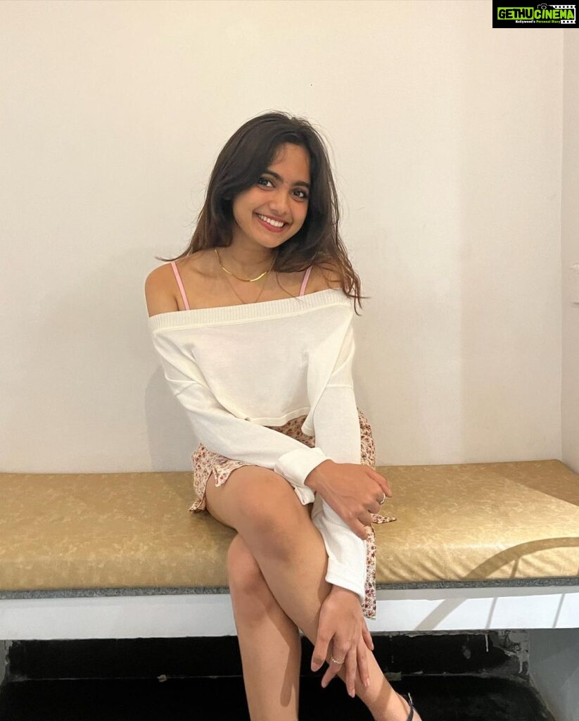 Actress Devika Sanjay HD Instagram Photos and Wallpapers December 2022 ...