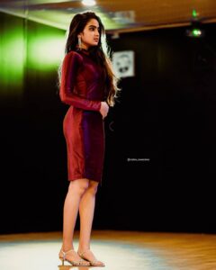 Devika Sanjay Instagram - *awkward gaze gang*

picture by:@vishnu_whiteramp 
outfit:@neethu_rakeshkpr 
jewelry:@jewelsgalaxy
