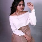 Devika Sanjay Instagram - in your dreams :) pictures by:@rainbowmedia_photography outfit:@prana731 hair and makeup:@nashash_makeover studio:@shadowfx2021
