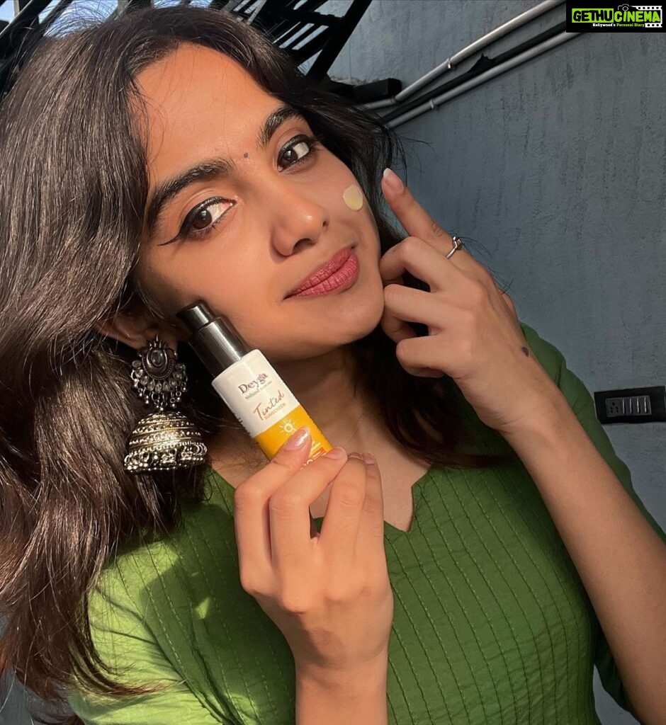 Devika Sanjay Instagram - Can't get enough of @deyga_organics natural Kajal & Tinted Sunscreen! 🌟💕 These two amazing products have become my go-to for a flawless and natural look. 😍 The Kajal defines my eyes perfectly, without any smudging or irritation, while the Tinted Sunscreen with SPF 50 protects my skin from the harsh rays of the sun, without leaving any greasiness or white residue. A perfect combination of beauty & protection.🌞🙌 And the best part? They are made with only the best natural ingredients, so I can use them without any worries! 💚 If you're looking for the perfect products to enhance your natural beauty, look no further than @deyga_organics! . . #devika #skincare #summer #everydaylook #eye #play #choosepurechoosedeyga #happy #kerala #teen #trending #godsowncountry #nature #viral #instagood #flawlessskin #kajal #sunscreen