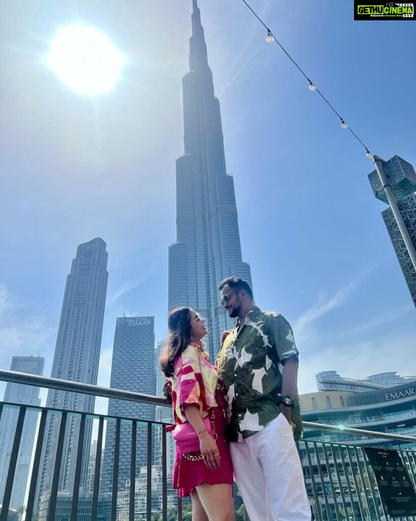 Devoleena Bhattacharjee Instagram - Happy Birthday My Love ❤️🤗 I lobe you @shanwaz7636 #birthdayboy #couples #happilyeverafter #celebration #dubai🇦🇪 Burj Khalifa