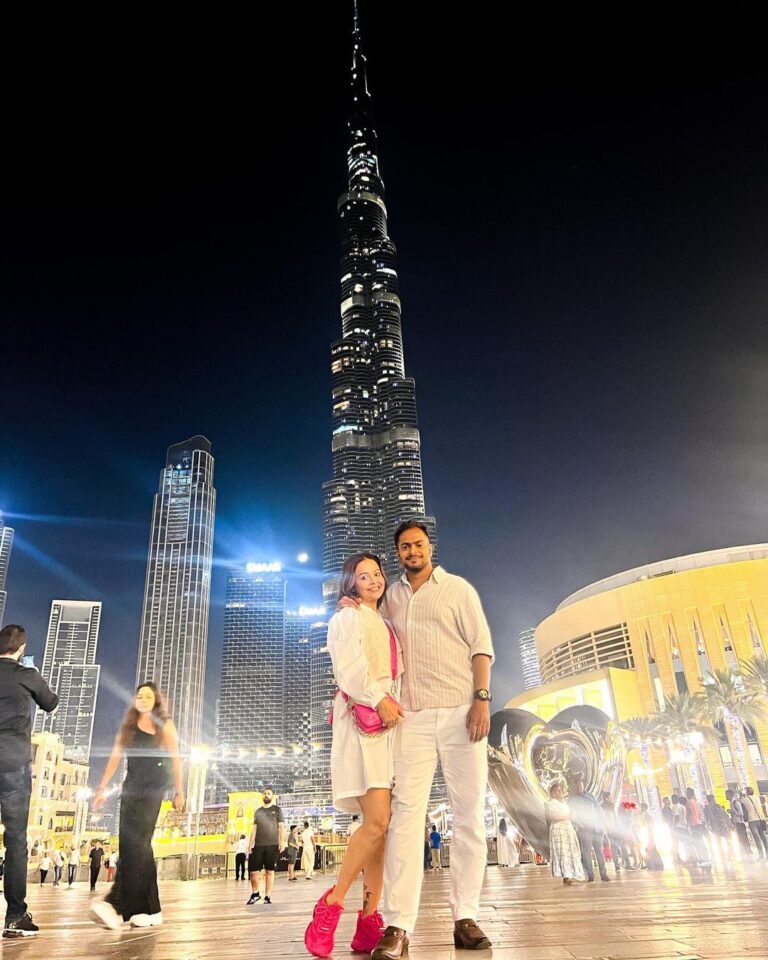 Devoleena Bhattacharjee Instagram - Habibi come to DUBAI 😍😀❤️ Travel without worries like a pro with @kayak_in. #sponsored #devoleena #travelwithme #travelwithkayak #dubai🇦🇪 #couplegoals #traveloften #travelislove Burj Khalifa,Dubai,U.A.E
