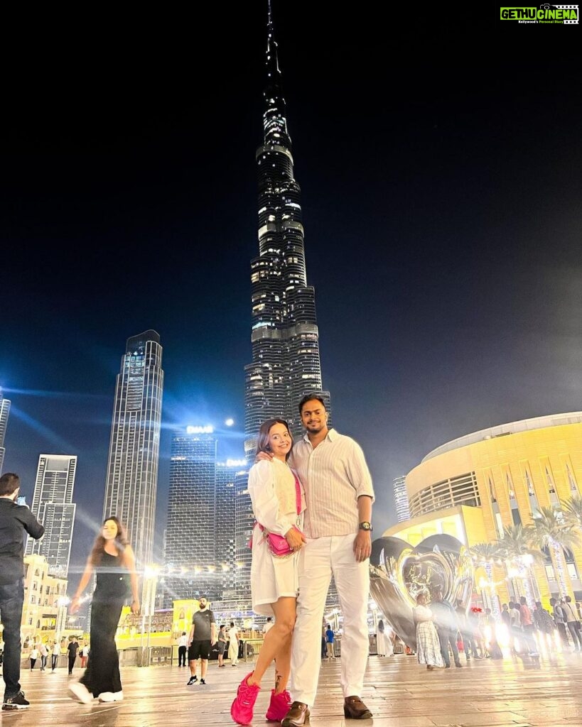 Devoleena Bhattacharjee Instagram - Habibi come to DUBAI 😍😀❤️ Travel without worries like a pro with @kayak_in. #sponsored #devoleena #travelwithme #travelwithkayak #dubai🇦🇪 #couplegoals #traveloften #travelislove Burj Khalifa,Dubai,U.A.E