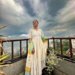 Devoleena Bhattacharjee Instagram - It will feel like you are in Paradise. 🥰😇 Thank you @mount_hotels for having us & making this trip a memorable one. And Shraddha you have my heart. Truly grateful ❤️🤗 #devoleena #gangtok #travel #paradise Gangtok, Sikkim