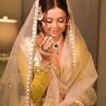 Devoleena Bhattacharjee Instagram - Eid Mubarak 😊🙏🏻😇 . . . . Outfit: @pariscreation7 Jewels: @kushalsfashionjewellery Passa: @rubans.in @oakpinionpr Styled by: @shikshabhansali_ Hair & Make up : @makeup_by__shraddha Clicked by : @fashion_btphotography #devoleena #eidmubarak Mumbai - मुंबई