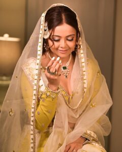 Devoleena Bhattacharjee Instagram - Eid Mubarak 😊🙏🏻😇 . . . . Outfit: @pariscreation7 Jewels: @kushalsfashionjewellery Passa: @rubans.in @oakpinionpr Styled by: @shikshabhansali_ Hair & Make up : @makeup_by__shraddha Clicked by : @fashion_btphotography #devoleena #eidmubarak Mumbai - मुंबई
