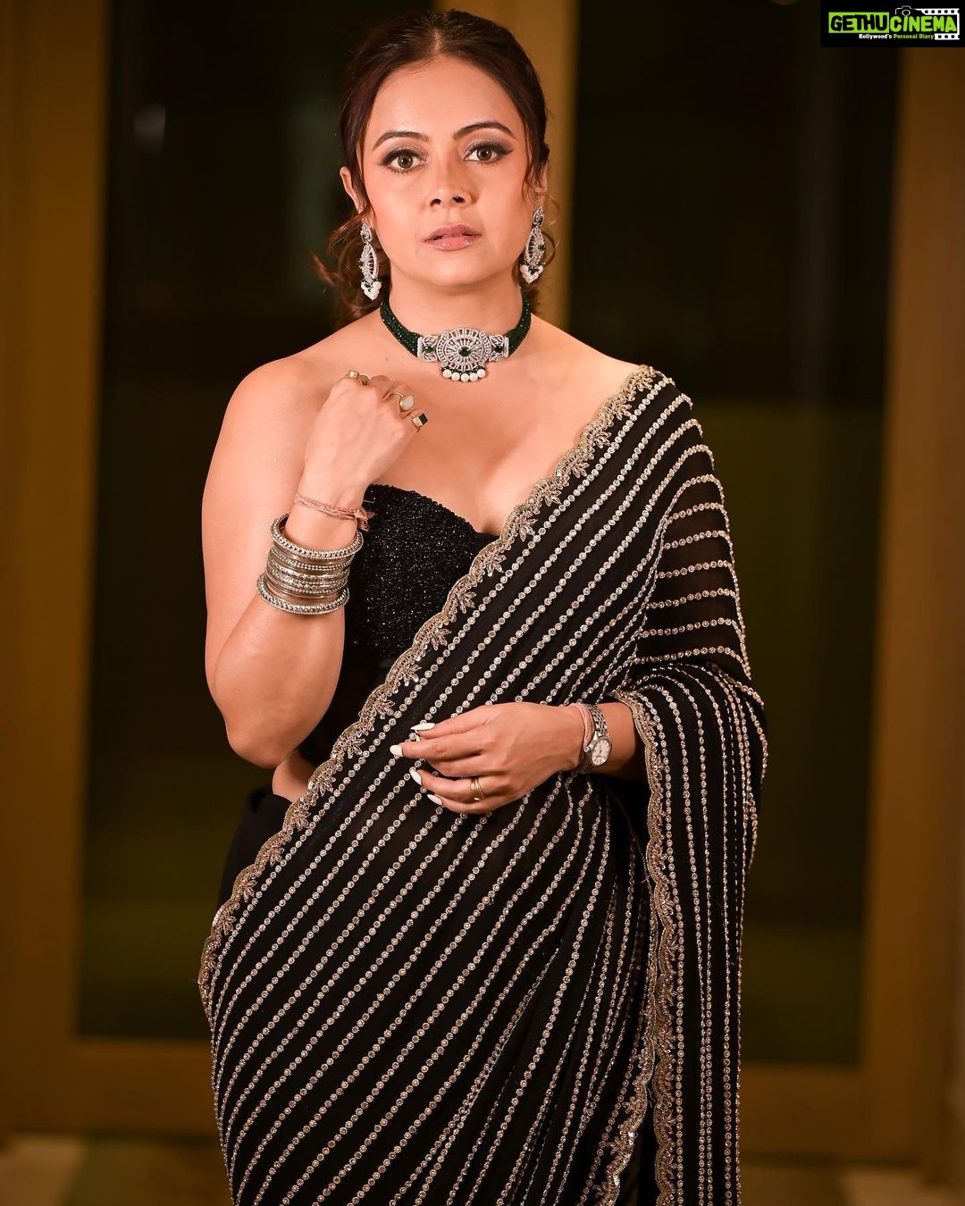 Devoleena Bhattacharjee Instagram - Me and my never ending Saree love. ❤️🖤 . . . . . Makeup & Hair : @makeup_by__shraddha Photography by : @fashion_btphotography Saree by: @pariscreation7 Corset by: @the_simsstudio @seema_patel30 PR: @pr4ucommunications Jewels by: @rubans.in @oakpinionpr Styled by: @shikshabhansali_ #devoleena #devoinsaree #classic #blackowned Mumbai - मुंबई