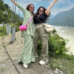 Devoleena Bhattacharjee Instagram - Good times & Crazy friends make the best Memories 😎❤️😃 #gangtokdiaries #sikkimtourism #friendshipgoals #travel Gangtok, Sikkim