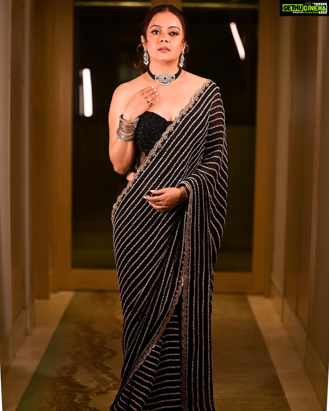 Devoleena Bhattacharjee Instagram - Me and my never ending Saree love. ❤️🖤 . . . . . Makeup & Hair : @makeup_by__shraddha Photography by : @fashion_btphotography Saree by: @pariscreation7 Corset by: @the_simsstudio @seema_patel30 PR: @pr4ucommunications Jewels by: @rubans.in @oakpinionpr Styled by: @shikshabhansali_ #devoleena #devoinsaree #classic #blackowned Mumbai - मुंबई
