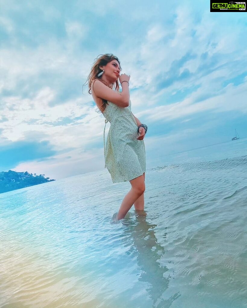 Devshi Khandur Instagram - When life is a fairy 🧚‍♀️ tale ✨️ #devshikhanduri #beach #horizon #water #beach #nature #beauty #bestbeach #fairytail #skyline