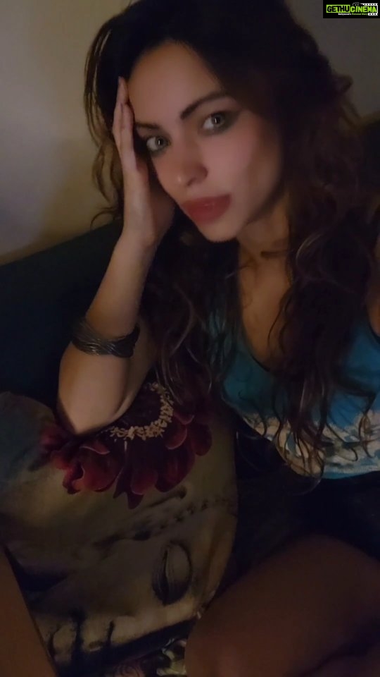 Devshi Khandur Instagram - Dope days ❤️ &.Chill nights 🌙 Great music & mellow vibes 👌 #devshikhanduri #chill #music #enjoy #peace #love #beauty #fitnessvibes #fitpeople #vibe #hot #party #enjoy #collide #holduouh #chillnights