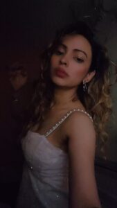 Devshi Khandur Instagram - Aap ki nazaron ne samajha Pyaar ke qaabil mujhe Dil ki i dhadkan thaher ja Mil gayi manzil mujhe #devshikhanduri #aapkinazronnesamjha #trending #trend #reels