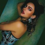 Devshi Khandur Instagram - "Playing with the shadow... sometimes I like it dark...Romancing with a dim light. " ✨️ #devshikhanduri #photooftheday #actor #photography #aphrodite #shadow #moodlighting #picoftheday #instadaily #instalike #fashion #style #pose #artistic #artisticphotography