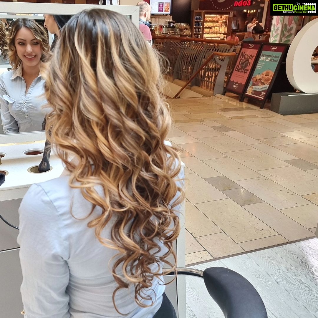 Devshi Khandur Instagram - Take your curls and waves to the next level with @amorylondon ❤️ #devshikhanduri #actor #tongs #amorylondon #damageprotection #hairproducts #haircare #hair #naturalhair #hairgoals #healthyhair #hairstyles #beauty #hairstyle #hairgrowth #wavyhair #hairstylist #curlyhair #haircareproducts #hairlove #hairtransformation #natural #longhair #hairproduct #haircaretips #naturalhaircare #naturalhairproducts