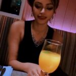 Devshi Khandur Instagram - Are you hungry? @theorangetreepics #devshikhanduri #actress #food #bar #restaurant #drinks #enjoy #evening #friends #lastnight #unitedkingdom #uk #orangetree #champagne #mimosa #wine #rumpunch #bellini #coctails @lovelypubs #sizling #prawns #goodtime Orange Tree