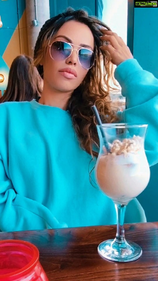 Devshi Khandur Instagram - Chilling vibes 🤘 with new 🍿 popcorn mixed cocktail 🍸 and i love it ❤️ #devshikhanduri #chill #cocktails #enjoy #life #bars #restaurant #cool #unitedkingdom #uk #brazilianfood #latinamericanfood #delicious #cuba #mexico #goodvibes #lasigunas United Kingdom