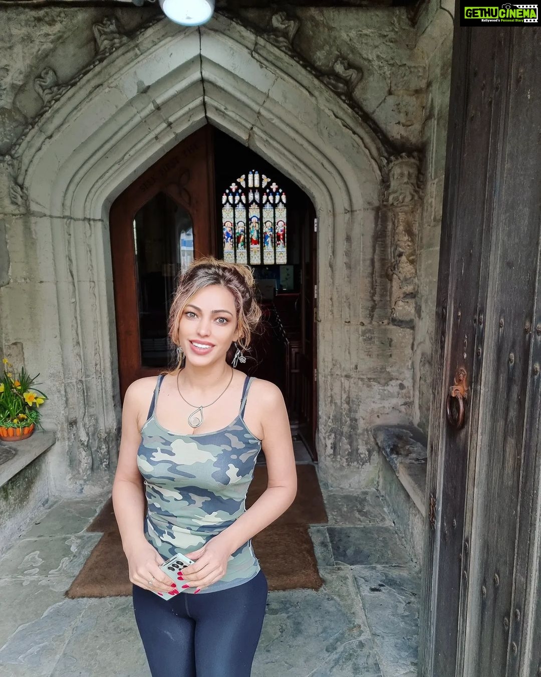 Devshi Khandur Instagram - The great gift of Easter is "hope." Happy Easter to you all x ⚘️ #happyeaster #easter #bankholidayweekend #henley #unitedkingdom #HappyHolidays #church #stjohnthebaptistchurch #peaceful #love #blessed Church of St. John the Baptist