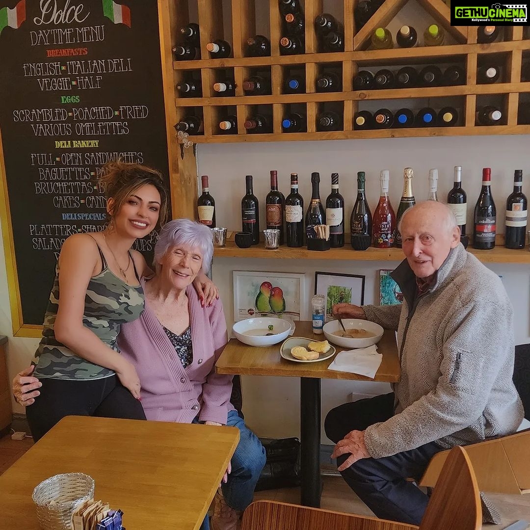 Devshi Khandur Instagram - Well spent evening with these 🫶❤️ adorables #devshikhanduri #goodmemories #lovethem #cutecouple #couple #talketive #lavenderhair #coffeeshop #shakespearetown #history #people #goodvibes #cafe #coffeeshop #oldtown #dolcecafe #dolcecaffe #henley #loveit Dolce Caffe Henley
