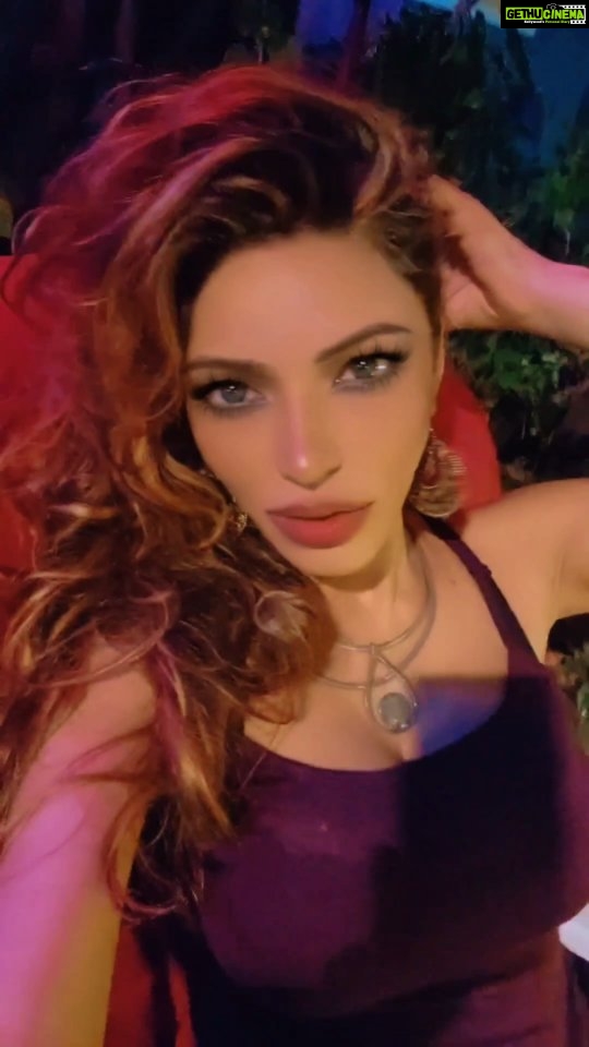 Devshi Khandur Instagram - TO-DO LIST ✍️ BE FABULOUS 👄 #devshikhanduri #flawed #fabulous #actor #qoutes #love #live #model #beautygram #beauty #diva #hot #sexy #cute #classy #lady #wandetlust #travel #enjoy #fashion #style #skirt #messyhair #messyhairlook
