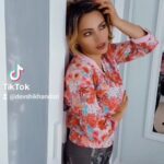 Devshi Khandur Instagram - It happens 😉 Just did 🙃 #devshikhanduri #relatable #ex #exes #relatkonship #mood #breakup #recovery #reels #ukreels #londonreels #actor #trend #trending #london London, United Kingdom