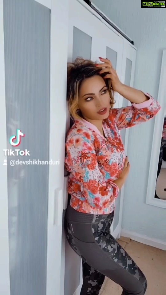 Devshi Khandur Instagram - It happens 😉 Just did 🙃 #devshikhanduri #relatable #ex #exes #relatkonship #mood #breakup #recovery #reels #ukreels #londonreels #actor #trend #trending #london London, United Kingdom