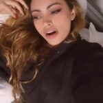 Devshi Khandur Instagram - After cancelling plans to go out Bcz i am not here to make friends i need a lover ❤️ #ifeelgood #notinghill #Devshikhanduri #actor #feelgood #travel #london #trend #trendingsong #nottinghill #notinghill Notting Hill, London
