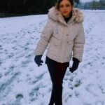 Devshi Khandur Instagram - Snowflakes ❄️ are kisses 👄👄from heaven ⭐️✨️🙏 #devshikhanduri #karma #whatgoesaroundcomesaround #snow #london #heavenly #unitedkingdom #snowreels #snowfall #snowlover #nature #heaven #fashion #beauty #snowgoddess London, United Kingdom