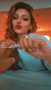 Devshi Khandur Instagram - Nail Art 💅🫦( Do you have boyfriend???) 🤣

#Devshikhanduri #doyouhaveboyfriend #nailart #nails #nailsbeforemales #funny #comedy #funny #beauty #funnyreels #funnymemes #funnyvideo #comedy #marketing #london #unitedkingdom