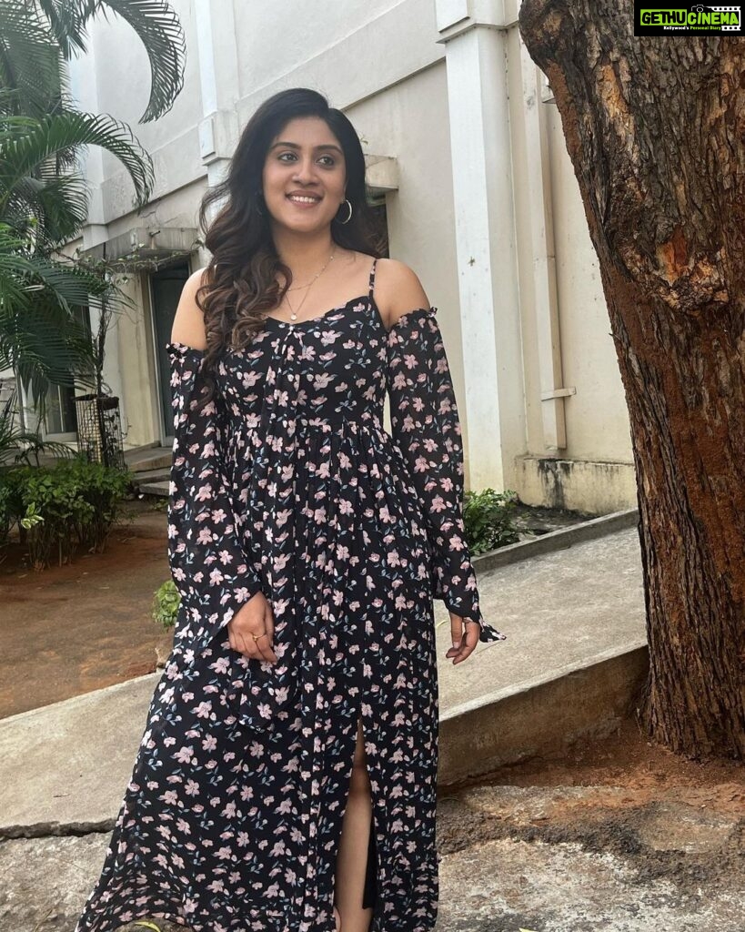 Dhanya Balakrishna Instagram - A little contour and a lot of confidence 😃😘❤🤩🥳😁 happy Monday! Let’s hustle !!!