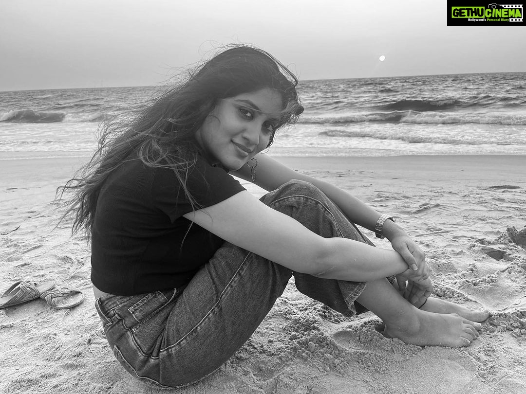 Dhanya Balakrishna Instagram - Never forget why u started πππ«ΆπΌπ€πΌπ£#shootlife #actorslife #cinema #love #movielover @bebatto.benny thank u for this click β€οΈ