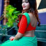 Dharsha Gupta Instagram – 💚❤️உன்னுடைய உழைப்பும் சொற்களும் உனக்கும் பிறருக்கும் பயன் உள்ளதாக இருந்தால்.. மகிழ்ச்சி தானாக வரும்❤️💚
M&H- @murugeshmakeup_hair
Saree & blouse- @sudhassignaturestudio
Pic- @g_n_m_arvind