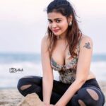 Dharsha Gupta Instagram – ❤️இந்த வாழ்க்கையில் ஒரே ஒரு மகிழ்ச்சி மட்டுமே உள்ளது, நேசிப்பதற்கும் நேசிக்கப்படுவதற்கும்❤️
Pic- @sathish_photography49