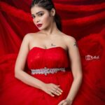 Dharsha Gupta Instagram - 🌹❤️Love and a red rose can't be hid❤️🌹 M&H- @murugeshmakeup_hair Costume- @sudhassignaturestudio Styled by- @sharmi_nandha Pic- @sathish_photography49 Location- @arangaa.space