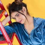 Dharsha Gupta Instagram - 💛💙Happy Sunday my chelmzzzzz, Lubbbb Uuuuuuu..... Ummmmmmmmmmmmmmmmmaaaahhhhh....💙💛 M&H- @murugeshmakeup_hair Pic- @sathish_photography49 Location- @abc_photostudio