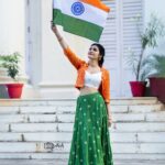 Dharsha Gupta Instagram - 🇮🇳 தேசத்தில் அன்பும் அமைதியும் நிறைந்து வழியட்டும் அனைவருக்கும் இனிய குடியரசு தின நல்வாழ்த்துக்கள்🇮🇳 Hairstylist- @seldonartistry Costume- @sudhassignaturestudio Jewelry- @new_ideas_fashions Pic- @sathish_photography49