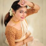 Dharsha Gupta Instagram – 🤍May the new year bring you success in all your endeavours and may your dreams and aspirations come true. Happy Vishu!🤍
🤍കണിക്കൊന്നപോലെ നിങ്ങളുടെ ജീവിതം തിളങ്ങി നില്‍ക്കട്ടെ. വിഷു ആശംസകള്‍🤍
M&H- @dollupmakeover_artistry
Jewelry- @made_for_hers
Saree & blouse- @kerala_bygone_fashion
Pic- @dhanush__photography
