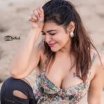 Dharsha Gupta Instagram – ❤️இந்த வாழ்க்கையில் ஒரே ஒரு மகிழ்ச்சி மட்டுமே உள்ளது, நேசிப்பதற்கும் நேசிக்கப்படுவதற்கும்❤️
Pic- @sathish_photography49