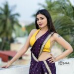 Dharsha Gupta Instagram – 💛💜மனம் அழகானால் வாழ்க்கையும் பூவனமாகும்💜💛
💛💜Happy Sunday💜💛
Saree & Blouse – @selaiyum_ravikaiyum
Earring & Bangle – @thegarnet.in
Pic- @sathish_photography49